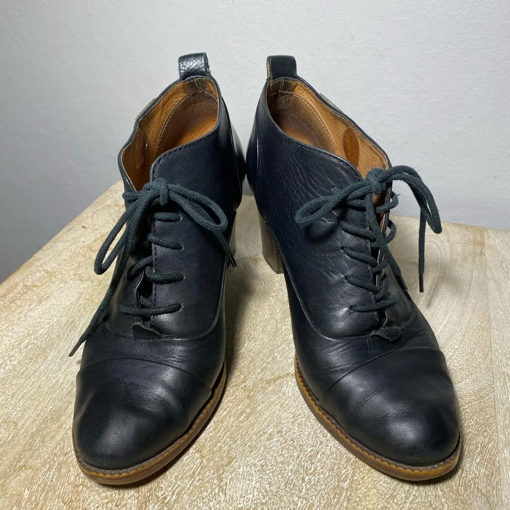 Pikalonos 36 heeled lace up bootie black